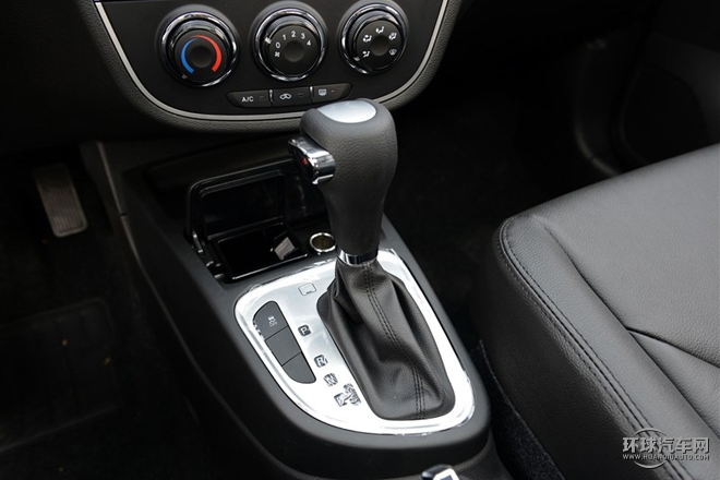 2015款 1.8L 自動尊貴型