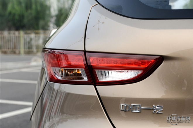 2015款 1.8L 自動尊貴型