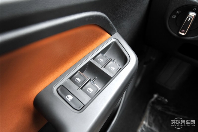 2015款 230TSI DSG豪華版