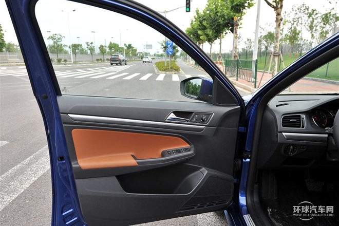 2015款 230TSI DSG舒適版