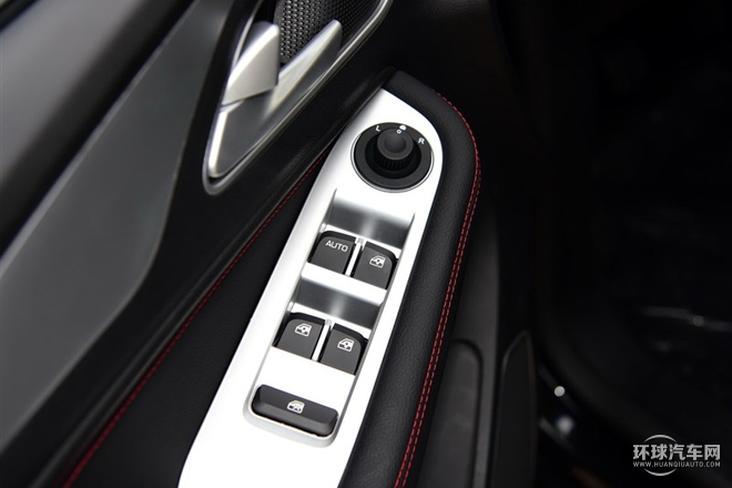 2015款 1.8L 手動舒適型