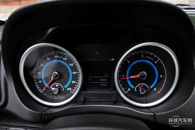 2015款 2.8T兩驅(qū)舒適版標(biāo)準(zhǔn)軸距JE493ZLQ4E