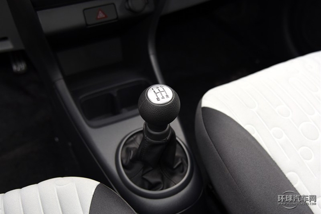 2015款 1.5L 手動(dòng)限定版