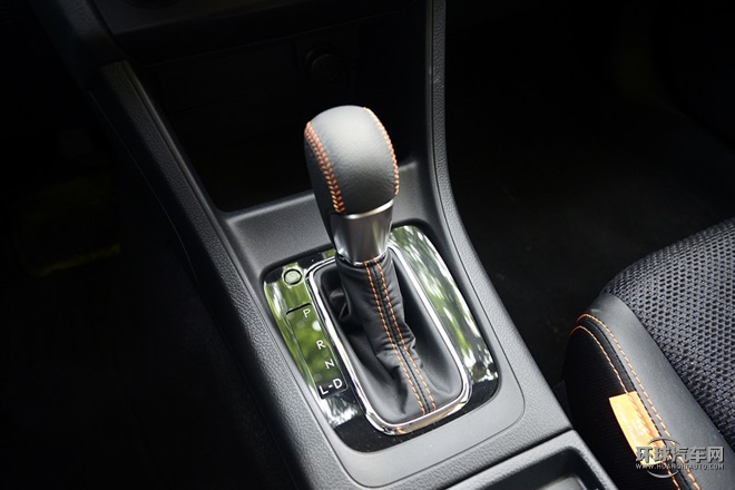 2015款 2.0L 特裝運(yùn)動(dòng)版