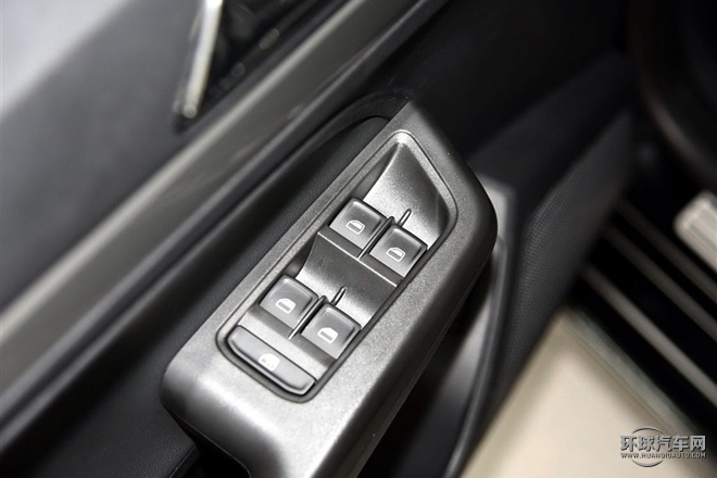 2015款 230TSI 手動豪華版