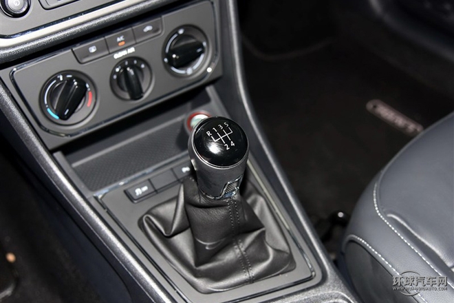 2015款 230TSI 手動舒適版