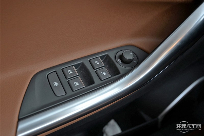 2015款 1.5T 手動尊貴型