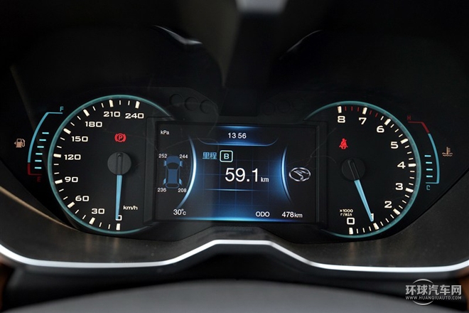 2015款 1.5T 手動尊貴型