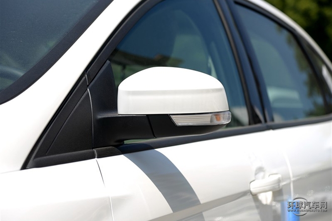 2015款 三廂 1.6L 自動舒適型