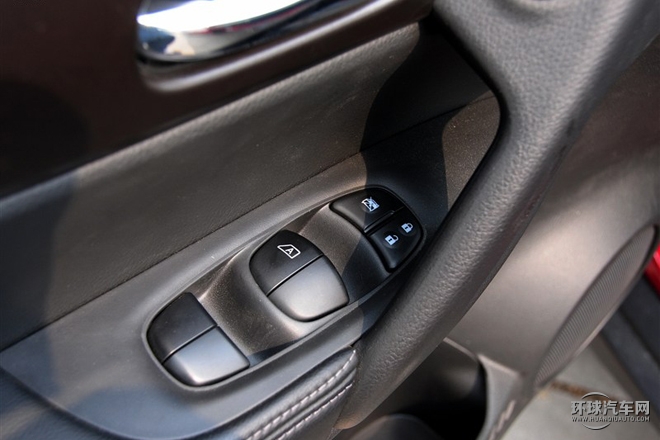 2015款 2.0L CVT舒適MAX版 2WD