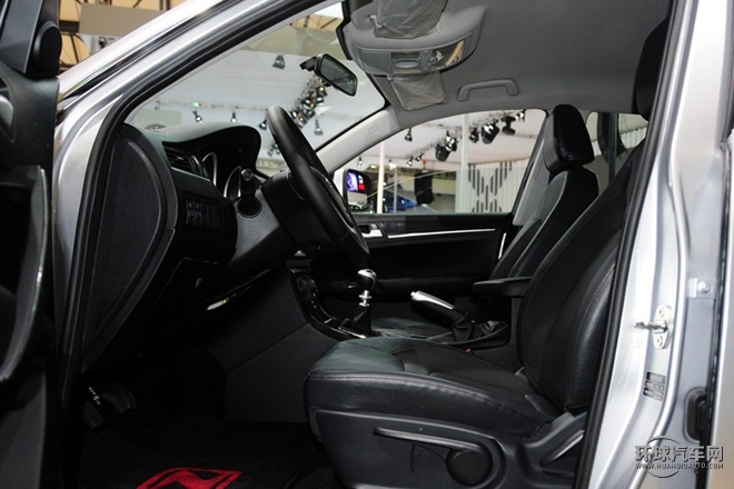 2015款 1.5T 手動尊貴型