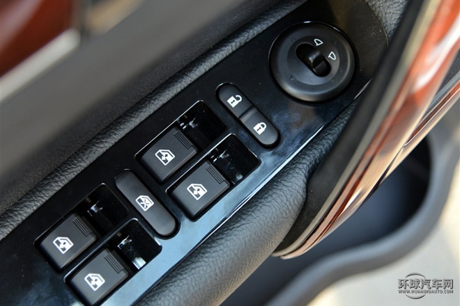 2015款 2.0T 手動尊貴型