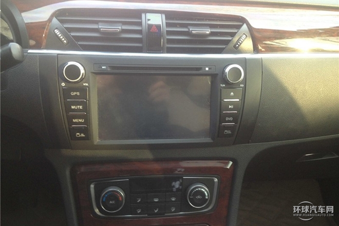 2015款 2.0T 手動尊貴型