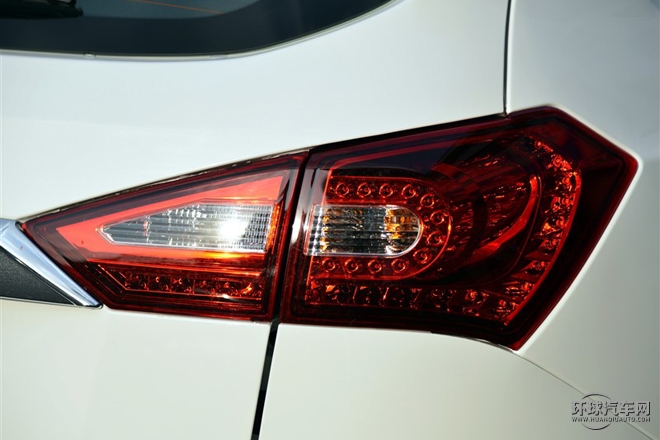 2015款 2.0T 手動尊貴型