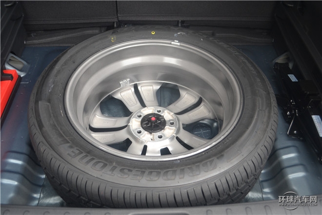 2015款 2.0L 自動兩驅舒適型