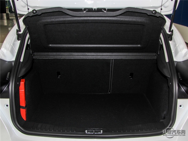 2015款 三廂 1.6L 手動舒適型