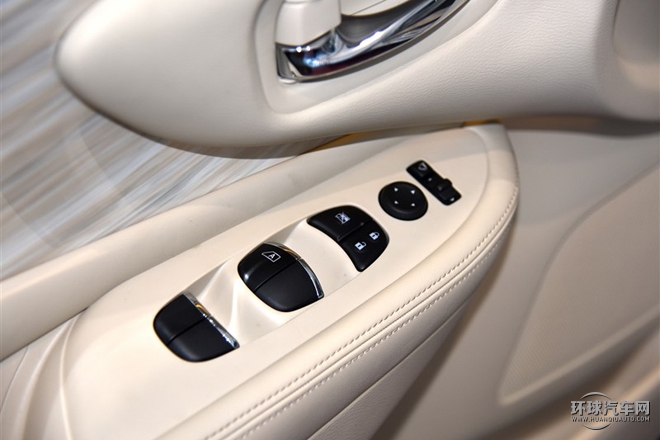 2015款 2.5L XV RES Plus 兩驅豪雅版