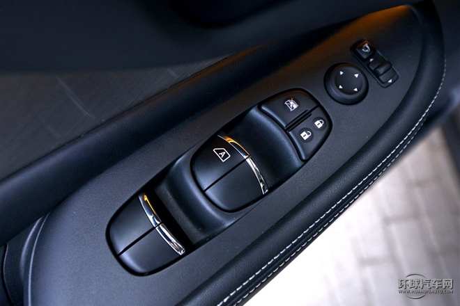 2015款 2.5T S/C HEV XV 四驅混動旗艦版