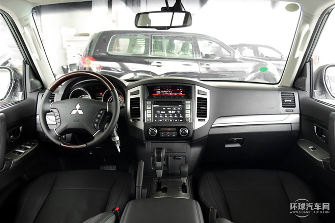 2016款 3.0L 自動(dòng)尊貴版 國(guó)V