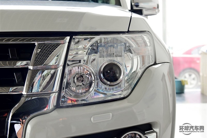 2016款 3.0L 自動(dòng)尊貴版 國(guó)V