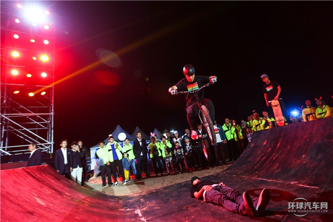 夢想，天生無畏 梅賽德斯-奔馳東區GLA SUV無畏勇者之旅逐夢啟程