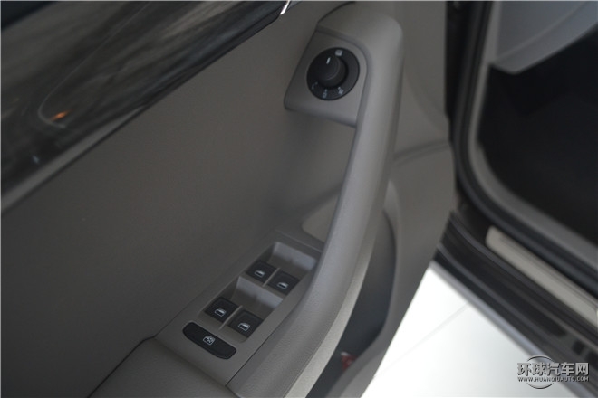 2016款 1.6L 自動(dòng)前行版