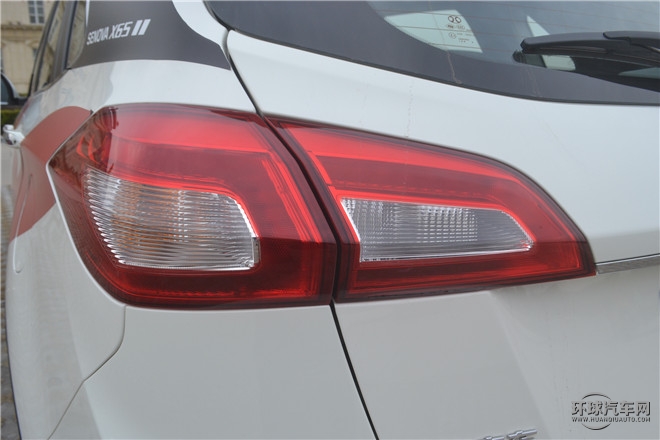 2.0T 自動豪華型