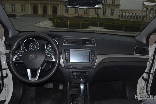 2.0T 自動豪華型