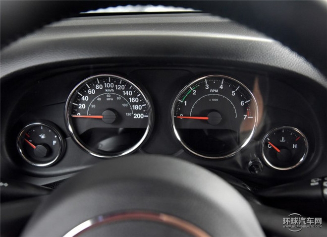 2015款 3.0L 四門舒享版 Sahara