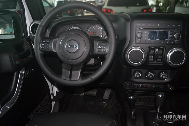 2015款 2.8TD 四門(mén)舒享版 Sahara