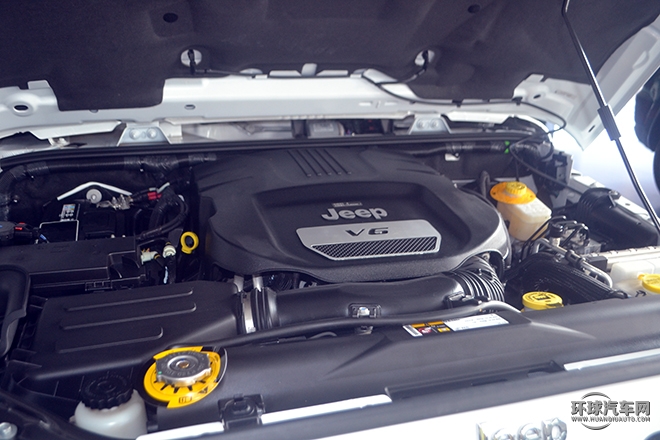 2015款 3.0L 四門舒享版 Sahara