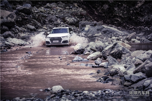 全新奧迪Q7“偉大，不止”成都至臥龍試駕