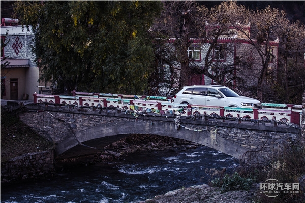 全新奧迪Q7“偉大，不止”成都至臥龍試駕