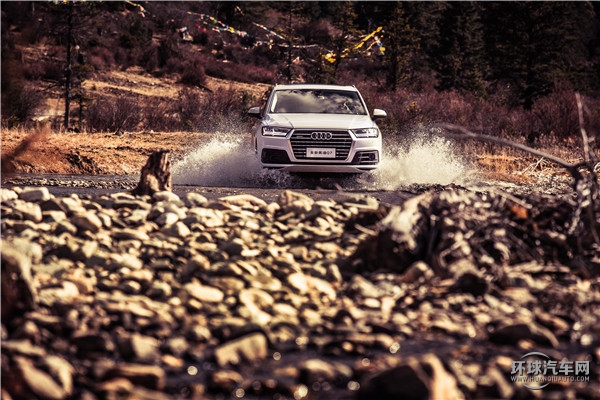 全新奧迪Q7“偉大，不止”臥龍至丹巴試駕