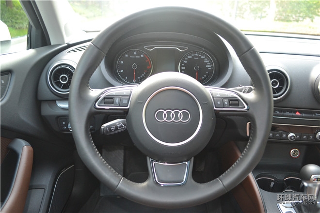 2015款 Limousine 40 TFSI 自動舒適型