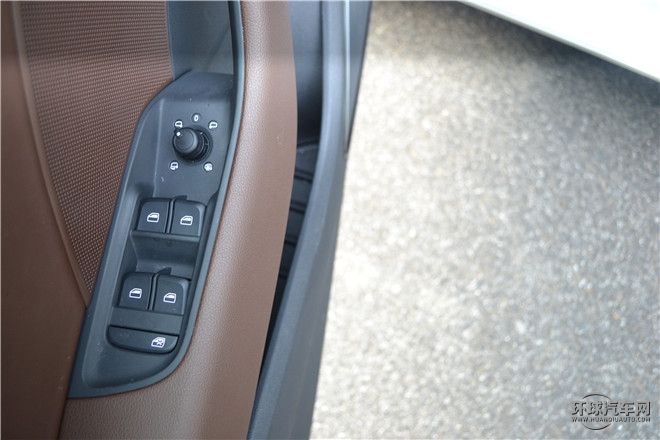 2015款 Limousine 40 TFSI 自動舒適型