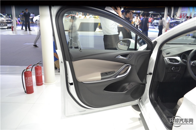 2016款 轎跑 15S 自動(dòng)領(lǐng)先型