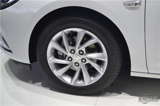 2016款 轎跑 15S 自動進取型