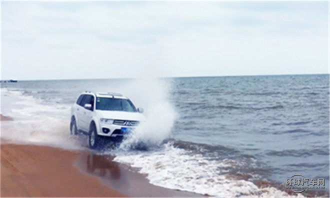 帕杰羅·勁暢 2015款 3.0L 自動兩驅豪華版