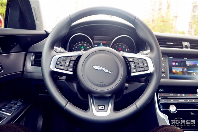 XF 3.0T 兩驅(qū)R-Sport運動版