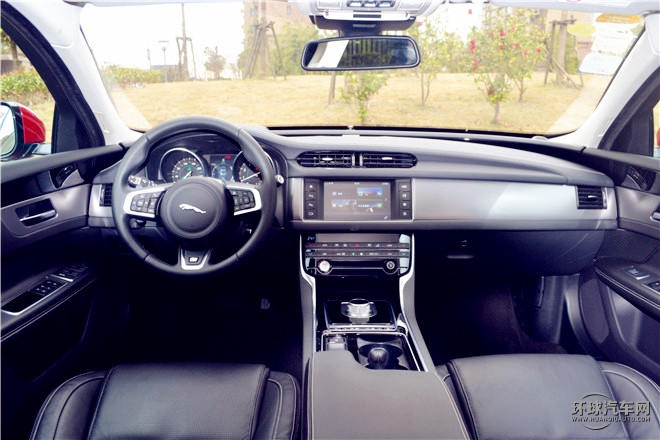 XF 3.0T 兩驅R-Sport運動版