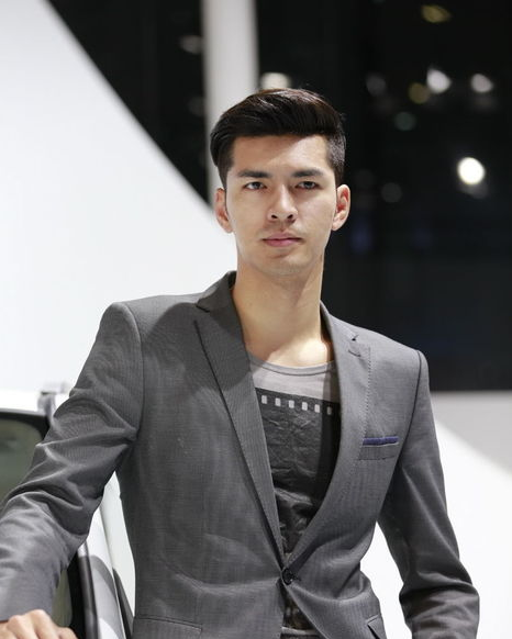 男人嫉妒女人尖叫 車展男模誘惑全場