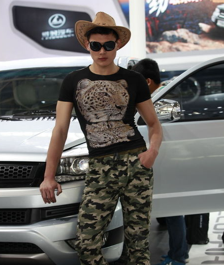 男人嫉妒女人尖叫 車展男模誘惑全場