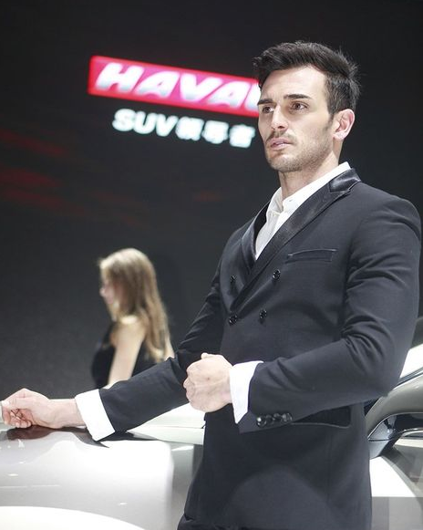 男人嫉妒女人尖叫 車展男模誘惑全場(chǎng)