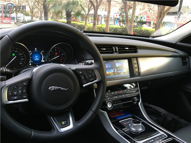 捷豹XF 2016款 XF 3.0T 兩驅風華版