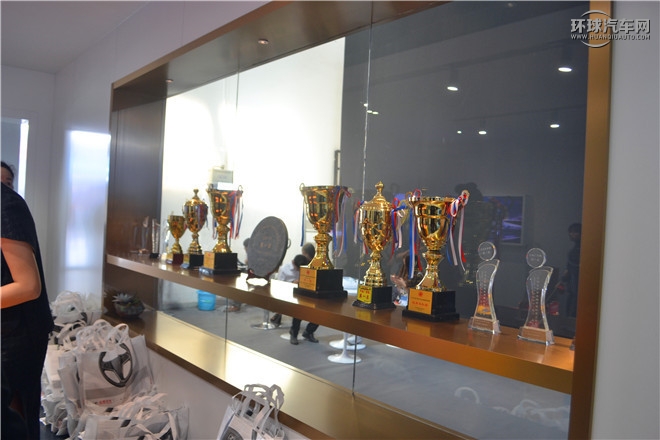 2015款 家用版 2.0T 手動尊貴型