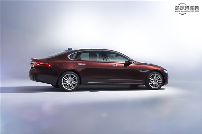 2016款 XF 2.0T 兩驅R-Sport運動版