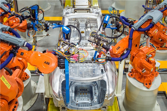 2016款 XF 2.0T 兩驅(qū)風(fēng)華版