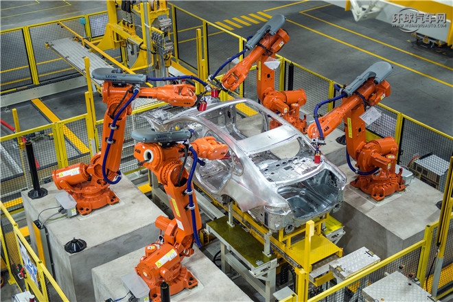 2016款 XF 2.0T 兩驅(qū)風(fēng)華版