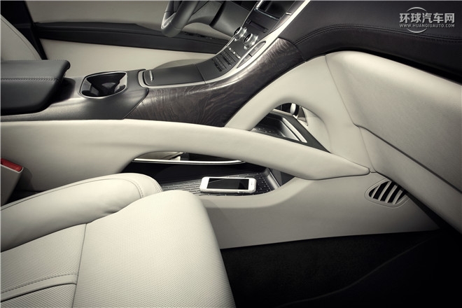 2015款 2.0T 兩驅(qū)尊享版